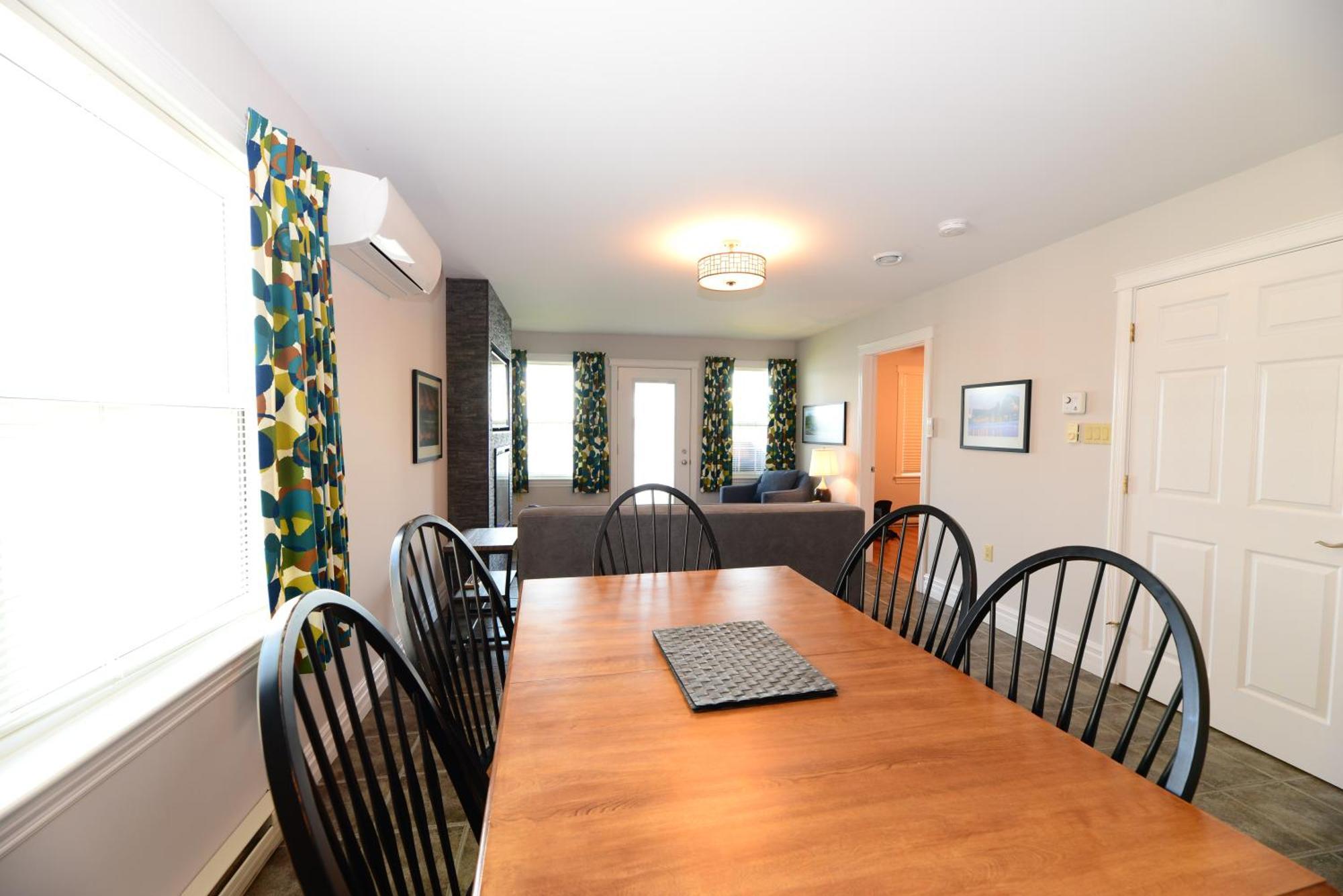 Keltic Quay Cottages & Bayfront Lodge Whycocomagh Extérieur photo