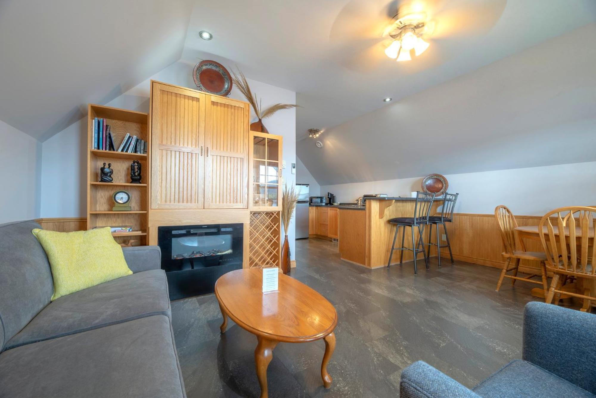 Keltic Quay Cottages & Bayfront Lodge Whycocomagh Extérieur photo