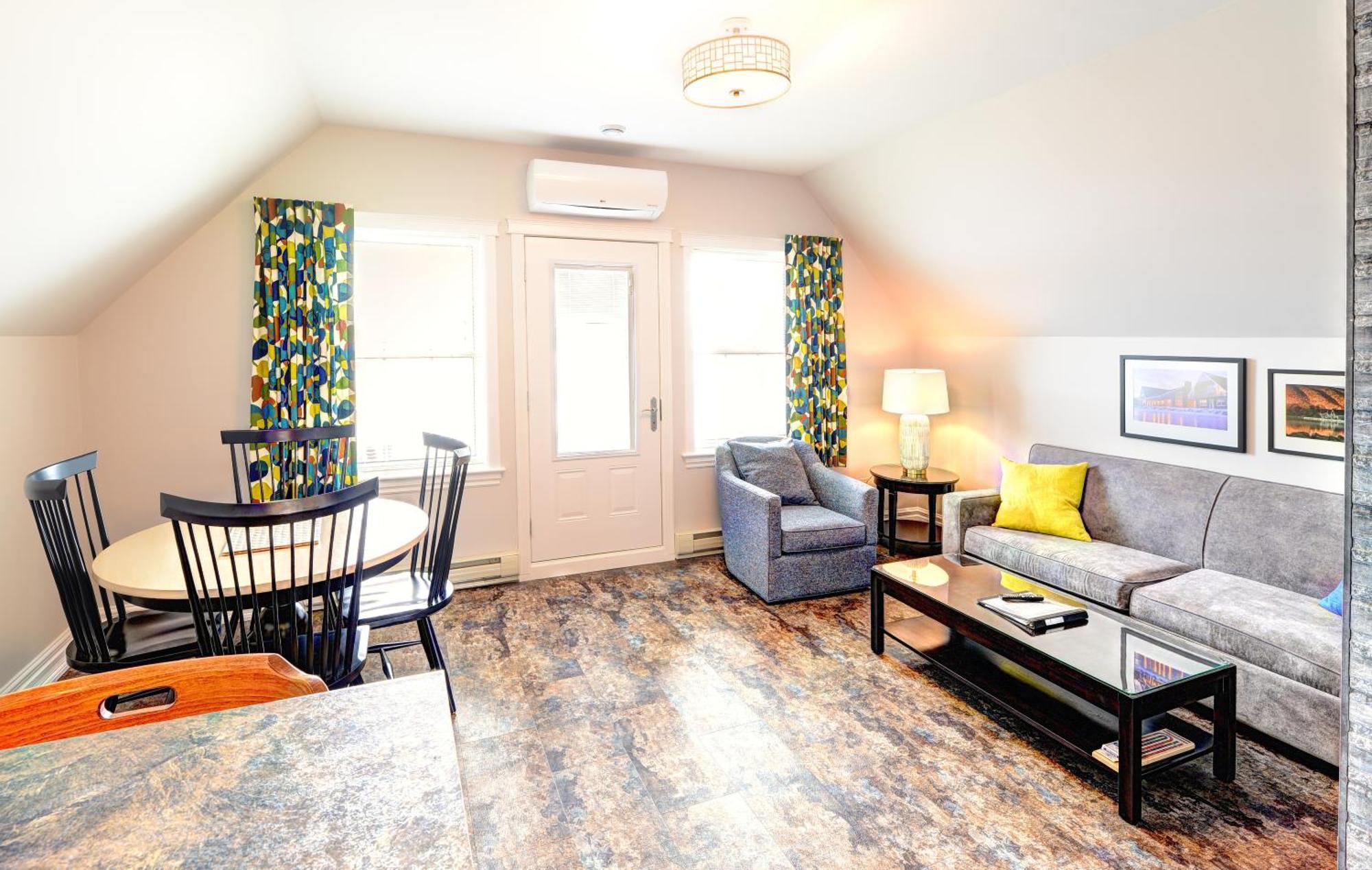 Keltic Quay Cottages & Bayfront Lodge Whycocomagh Extérieur photo