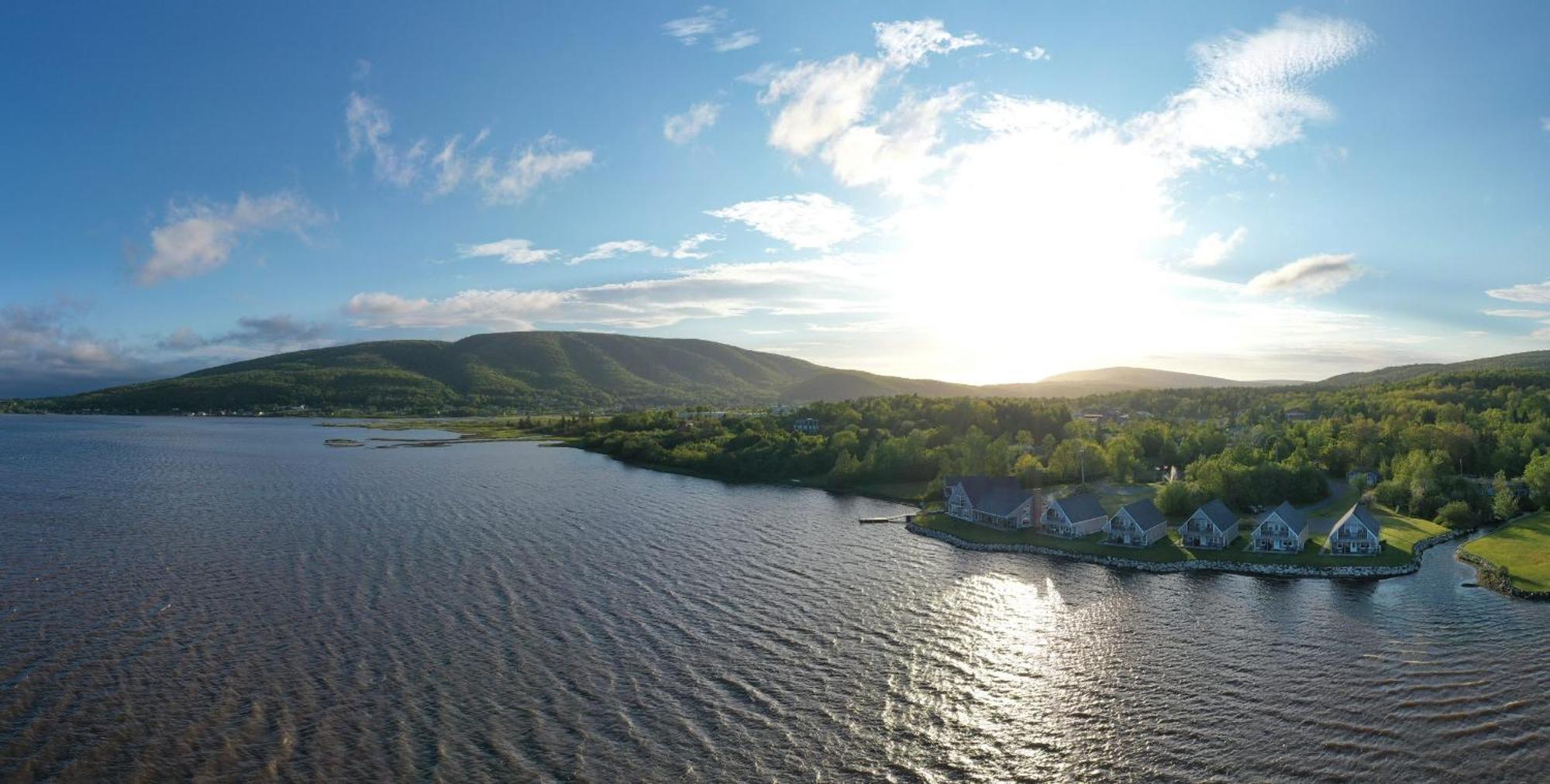 Keltic Quay Cottages & Bayfront Lodge Whycocomagh Extérieur photo