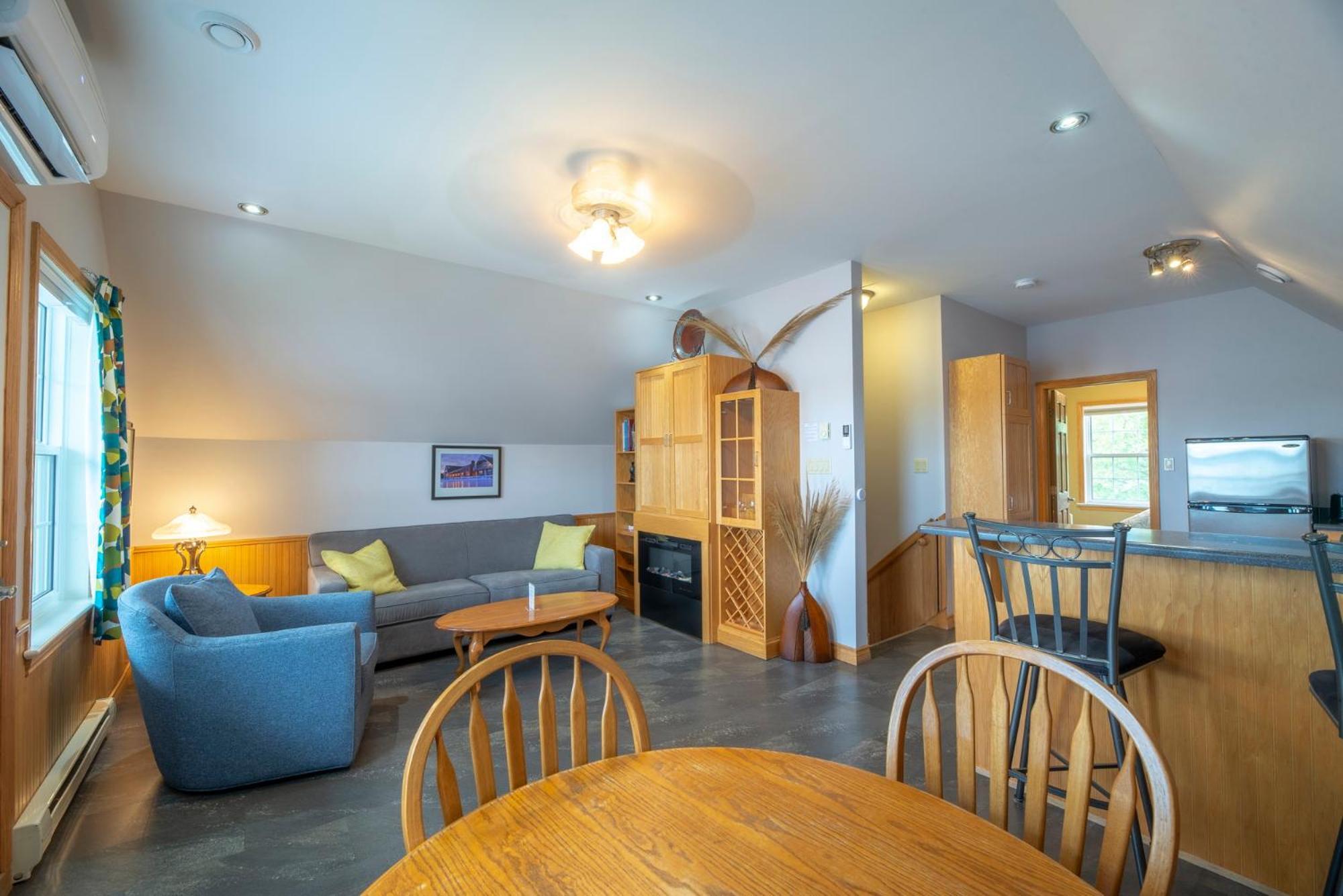 Keltic Quay Cottages & Bayfront Lodge Whycocomagh Extérieur photo
