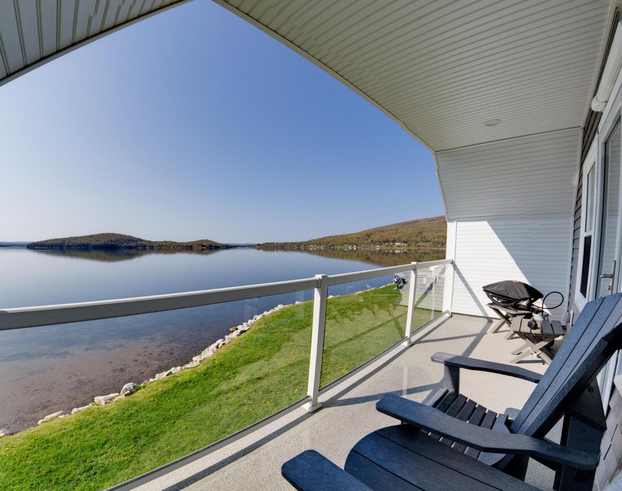 Keltic Quay Cottages & Bayfront Lodge Whycocomagh Extérieur photo