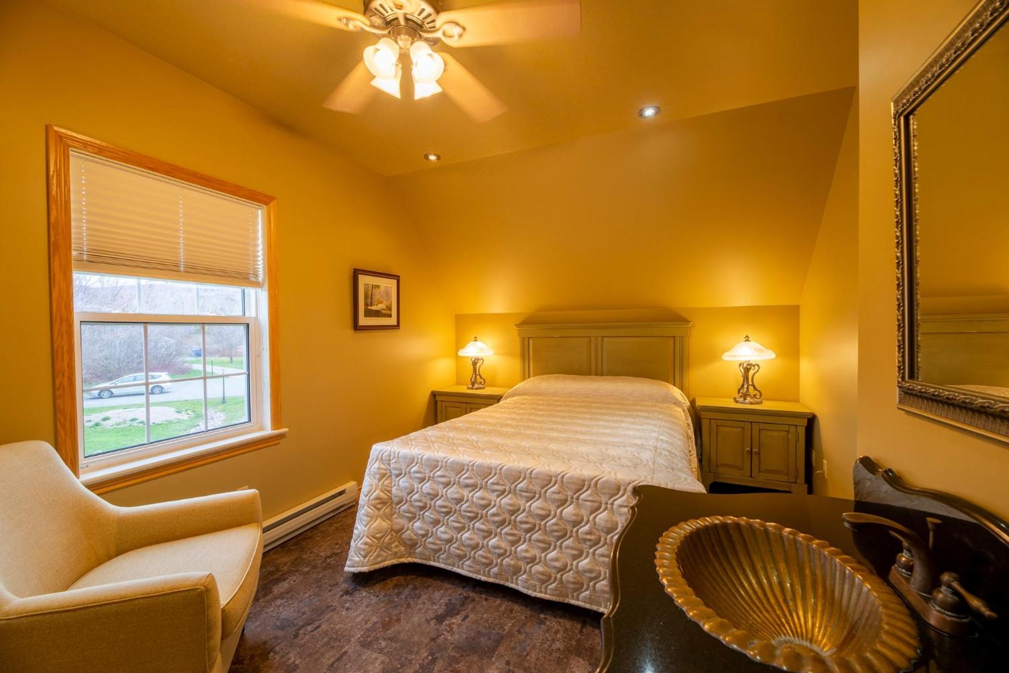 Keltic Quay Cottages & Bayfront Lodge Whycocomagh Extérieur photo