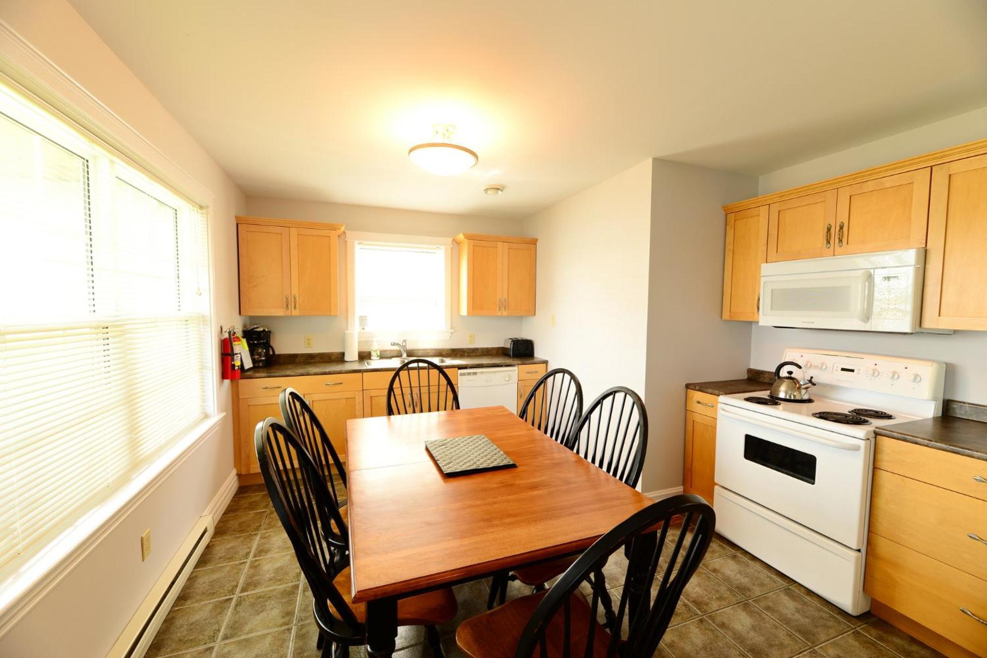 Keltic Quay Cottages & Bayfront Lodge Whycocomagh Extérieur photo
