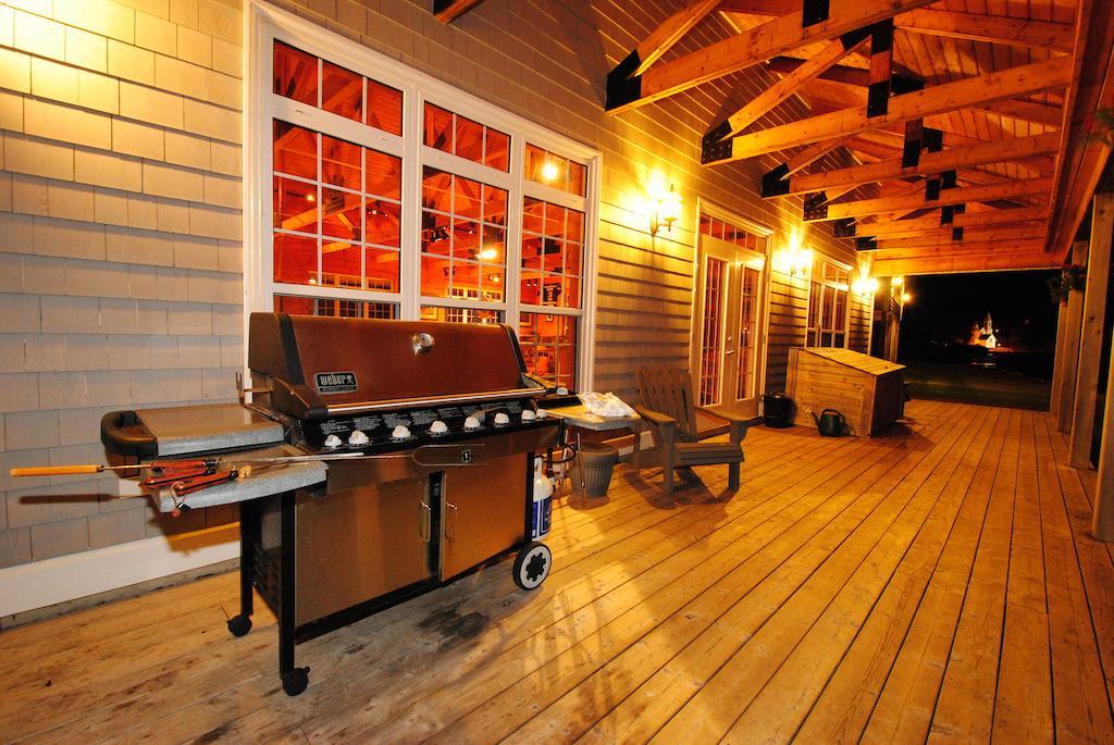 Keltic Quay Cottages & Bayfront Lodge Whycocomagh Extérieur photo