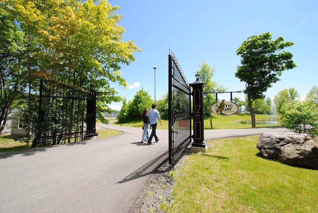 Keltic Quay Cottages & Bayfront Lodge Whycocomagh Extérieur photo